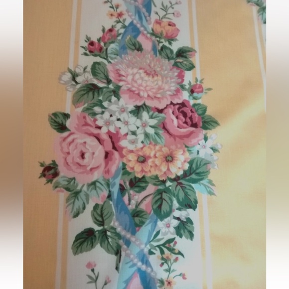 CROSCILL Vintage Floral Curtain Panels (2) - Cottagecore Bedroom Decor - Picture 6 of 9
